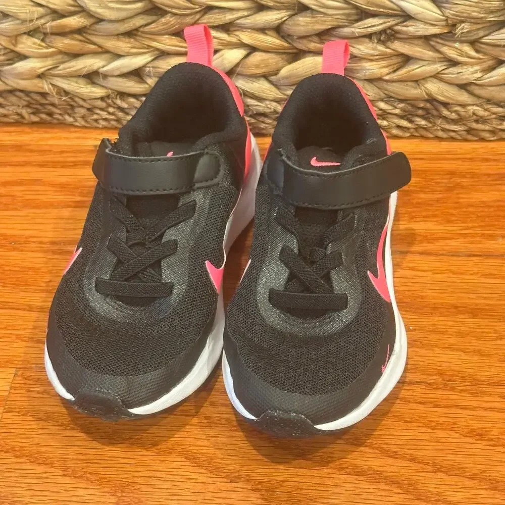 Nike Revolution 7 Sneakers sz 9 Kids Nike Sneakers